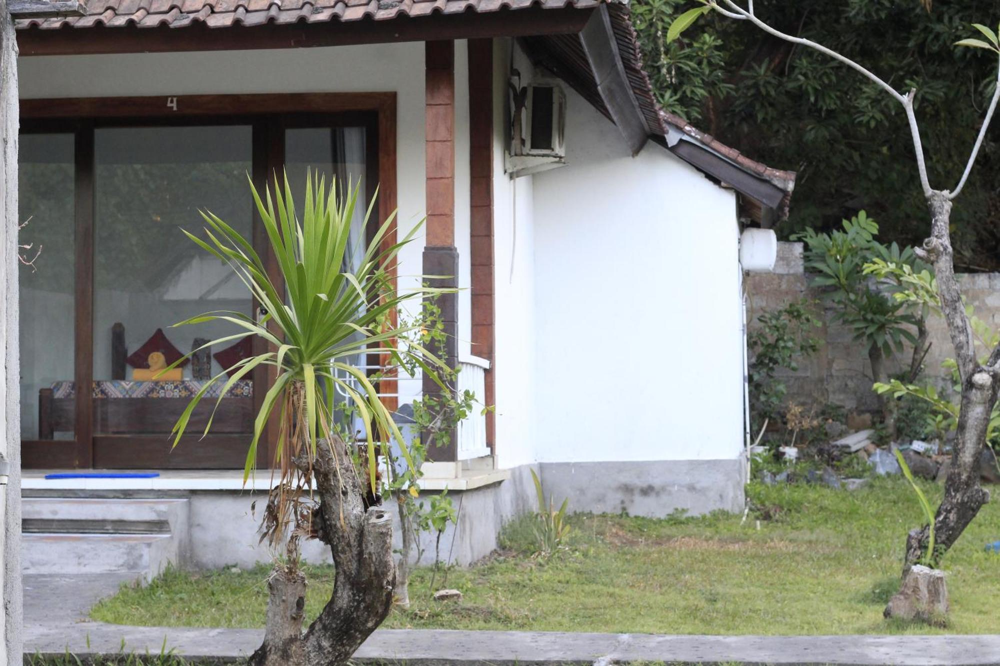 Coconut Beach Bungalows & Warung 2 Amed Exterior foto