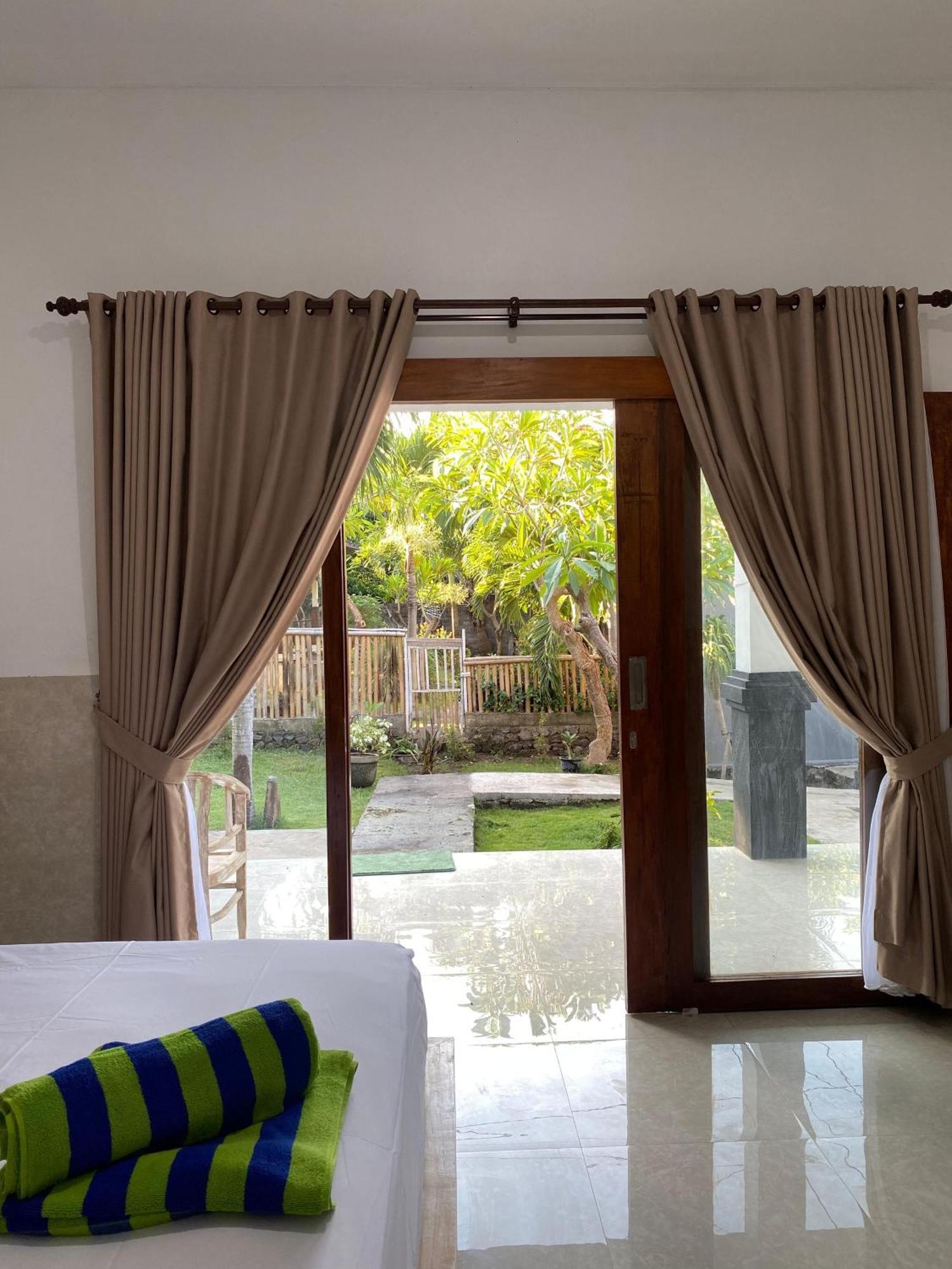 Coconut Beach Bungalows & Warung 2 Amed Exterior foto