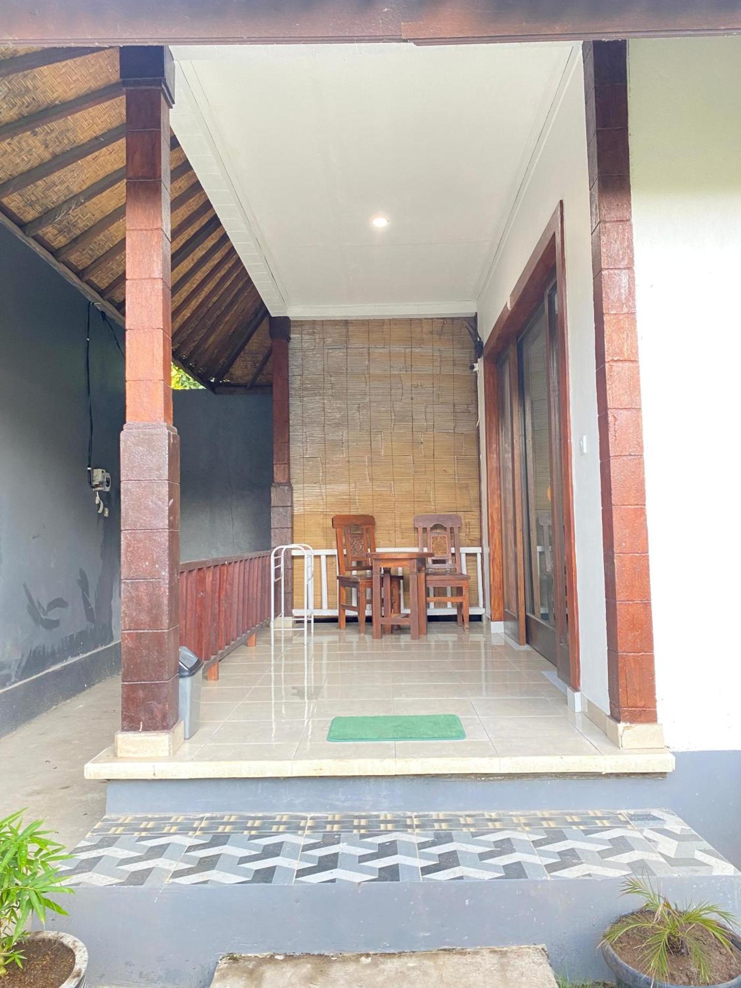 Coconut Beach Bungalows & Warung 2 Amed Exterior foto